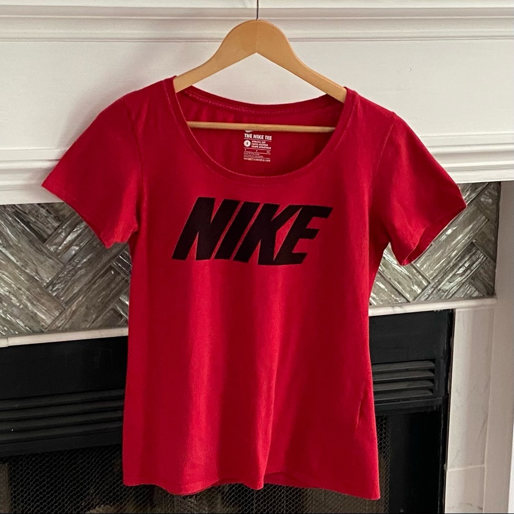 THE NIKE TEE Womens RED Athletic Cut T-SHIRT S